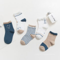 Vente chaude chaussettes en tricot tricoté de coton respirant coton chaussettes animales colorées pour bébé